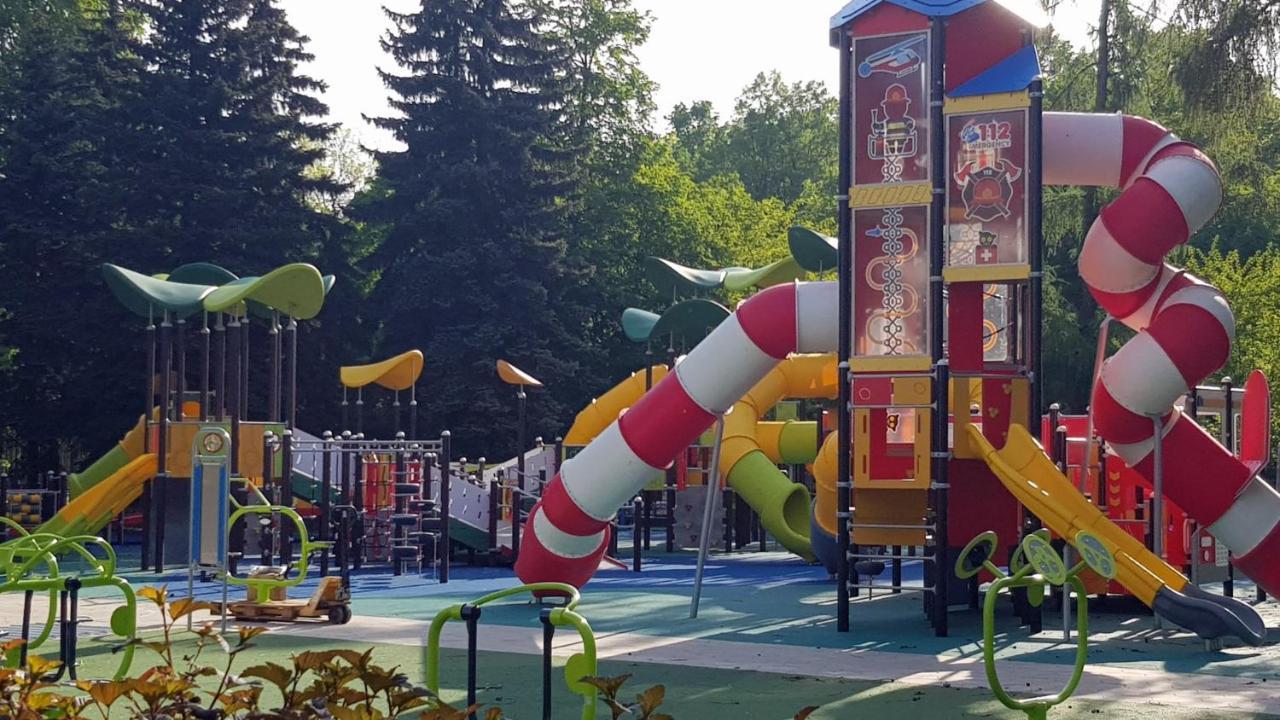 Juna2 - Nowoczesny Apartament W Centrum Z Widokiem Na Park Pruszków Exterior foto